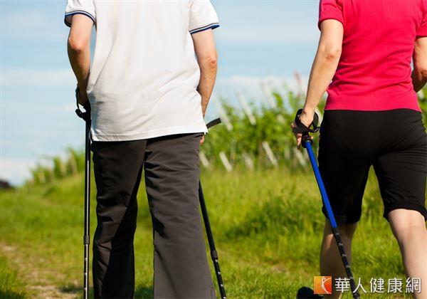 想要真正達到保護關節的目的，從補給、保養、動能三方位著手照護，可說是全方位提升行動力的重要捷徑。