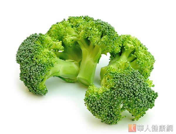 綠花椰菜等十字花科蔬菜，可提升肝臟解毒功能，進而促進排毒。