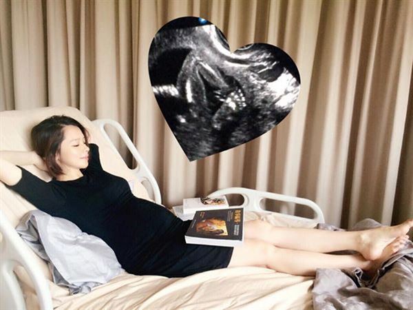 天天臥床、打針的徐若瑄，日前在臉書發布動態，表示肚中寶寶相當健康，圖中愛心區塊為胎兒16周時的影像。（圖片／取材自徐若瑄臉書）