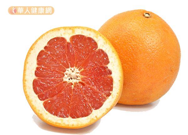 葡萄柚富含維生素C且多汁，可以協助製造副腎上腺皮質素，緩解緊繃的精神壓力。