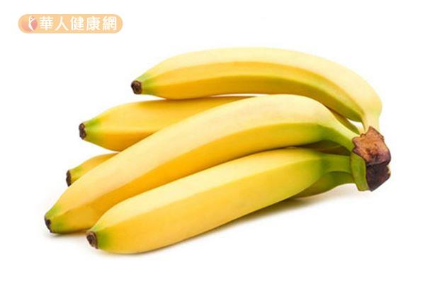 香蕉的色胺酸含量多，能幫助大腦製造血清素，穩定情緒。
