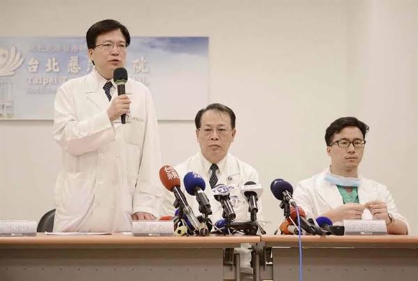 台北慈濟醫院院長趙有誠表示，黃小軒燒燙傷面積太大，引發器官衰竭，所以未能器捐遺愛。
