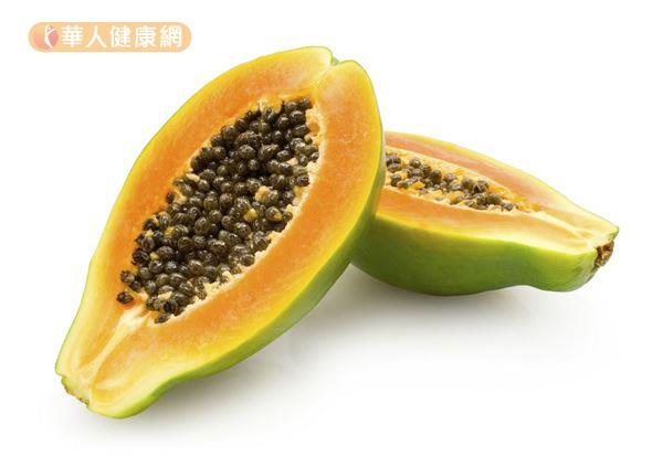 木瓜富含β-類胡蘿蔔素，能幫助身體抗氧化，減少自由基的傷害。