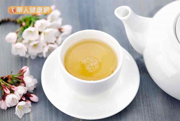 茶湯所含的茶鹼與單寧等物質的釋放量，也因為放置時間過久，而有過高可能。
