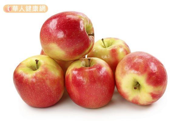 蘋果果皮含有斛皮素和山奈酚，有助抗氧化和改善過敏。