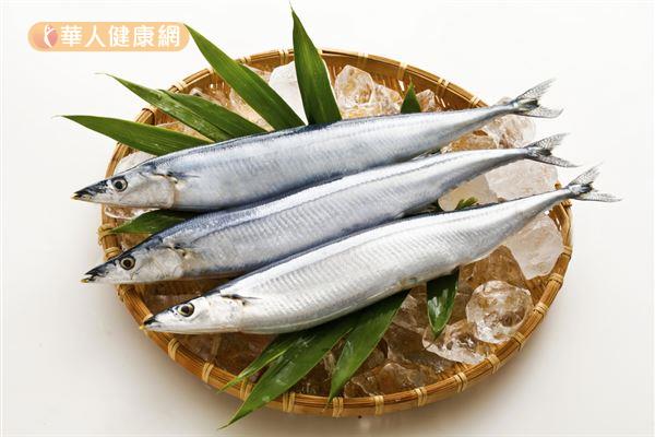 秋刀魚富含Omega-3脂肪酸，可以保護視網膜細胞。