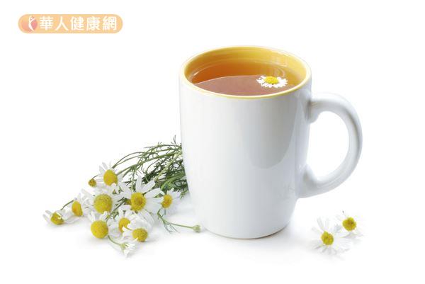 洋甘菊茶有助改善感冒、失眠、防癌，是很好的保健茶飲。