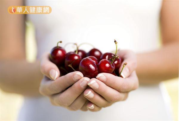 櫻桃、葡萄等水果有助補血，讓你擁有好氣色！