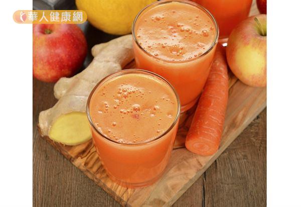 蘿蔔蘋果汁幾乎囊括其中的所有營養成分，可以補足因為飲食不均衡，所導致的營養失調。