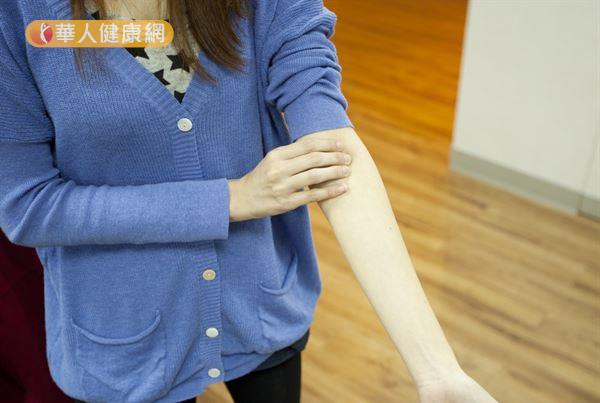 引發手部麻痛的情況很多，治療前需仔細鑑別。（圖片／華人健康網資料照片）