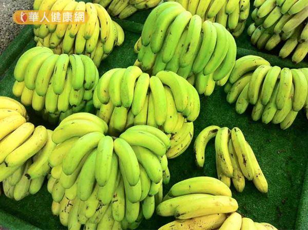 上班族常忘東忘西，多吃香蕉能加速腦細胞代謝、活化腦力。