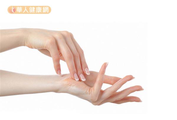 指甲容易斷裂可能代表屬於血虛或陰虛體質。