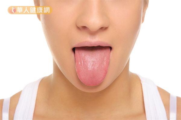 舌苔能反映人體脾胃功能，健康的舌苔應該是一層薄薄的白色。