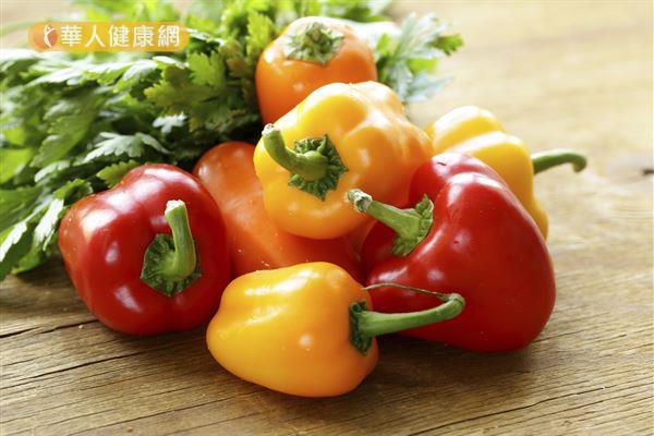色澤鮮豔繽紛、口感爽脆的甜椒是許多人料理時配色的最愛，只要酌量添加，菜餚便賣相倍增！