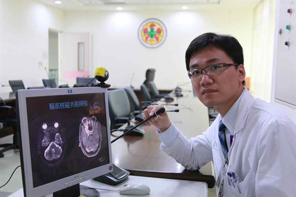林典佑醫師（如圖）表示，台灣患慢性每日頭痛的人口逾10萬人以上，千萬不可小覷。（圖片提供／斗六成大醫院）