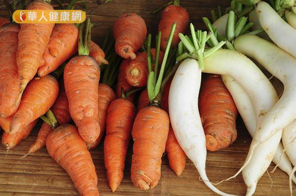 紅蘿蔔中的抗壞血酸氧化酶，會破壞白蘿蔔中豐富的維生素C？