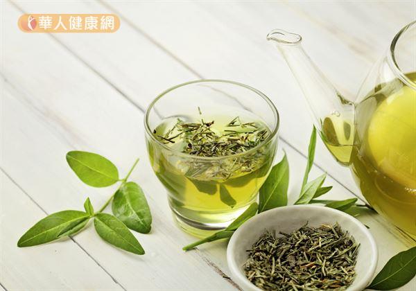 趙昭明醫師指出，由於此方法用的是冰茶葉水，因此，若在確保茶湯清潔，且無放置過久的情況下，適度濕敷於臉部，確實有幫助肌膚降溫、鎮定的作用。