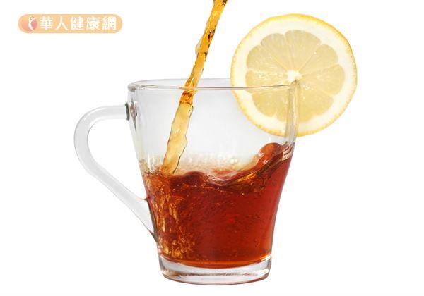 當紅茶與檸檬結合，紅茶中含有的鞣酸（或稱單寧酸）成分卻會與檸檬酸結合，造成維生素C的破壞，並降低檸檬的營養價值。