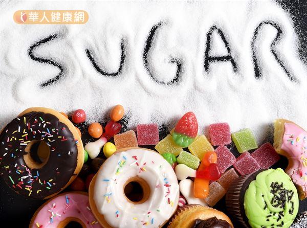 甜食是常見誘發或加劇胃食道逆流症狀的地雷食物之一。