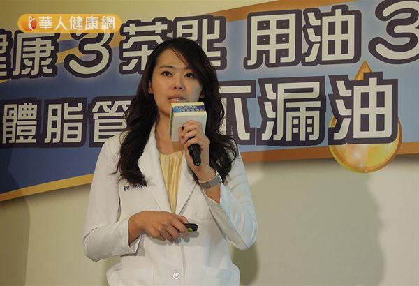 台北中山醫院家醫科主治醫師陳欣湄表示，一旦油脂攝取不足，就很容易有飢餓感，而開始攝取澱粉、醣類等食物。