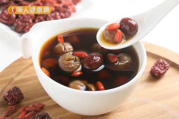 桂圓紅棗茶有益氣補血之效，適合虛弱體質的人食用。