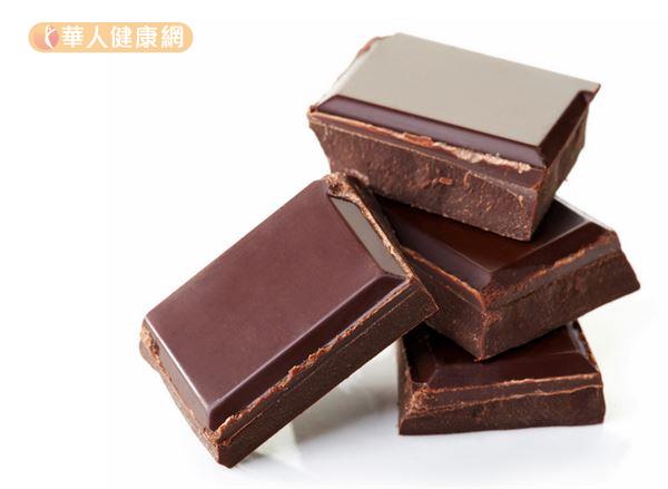 黑巧克力含有較多的類黃酮，是一種能促進健康的抗氧化物。