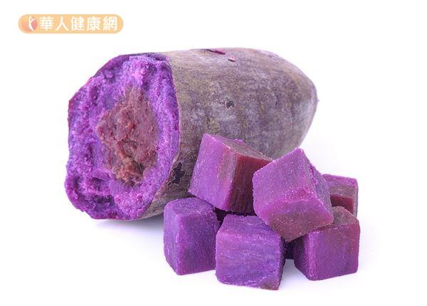 紫色地瓜含有花青素與豐富的膳食纖維，但口感較乾，食用時要多注意。