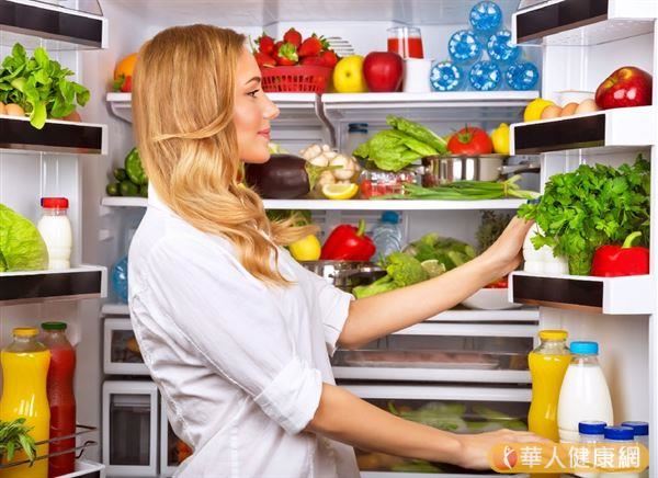 停電等到復電後，不妨檢查一下家中冰箱的食物是否有變質。