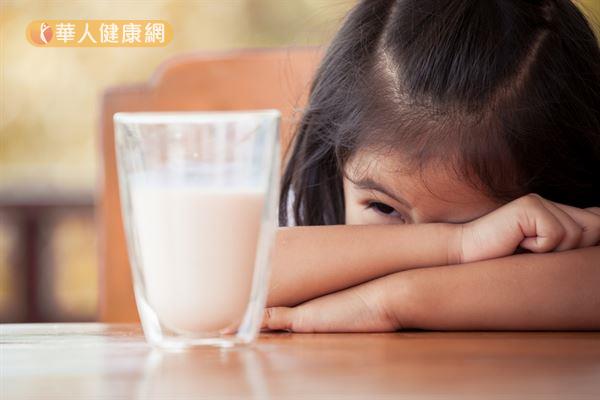 國外研究顯示，長期不吃早餐的兒童與青少年當中，不少人都有缺鈣的現象。