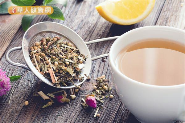 台灣人愛喝養生茶保護大腦，但別忘了茶飲配方應視四季天氣變化而彈性調整。
